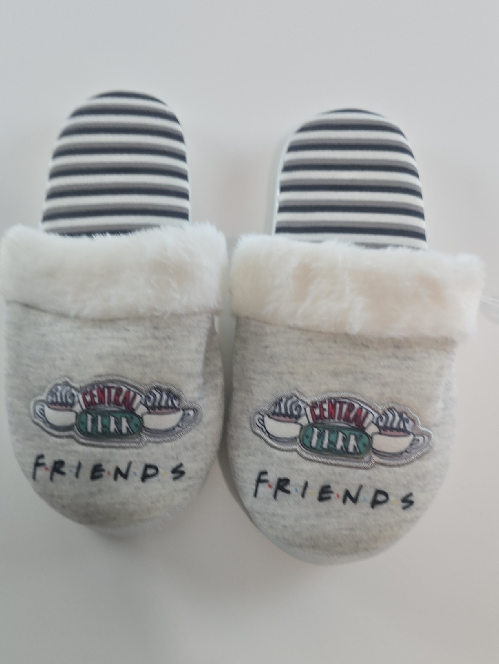 Friends Grey Fleece Kids Slippers with Faux Fur Trim Size 5/6